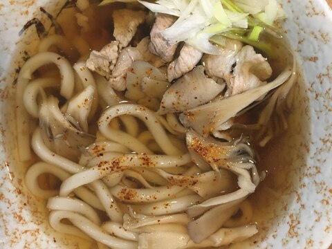 冷しゃぶサラダの茹で汁を使って☆舞茸肉うどん